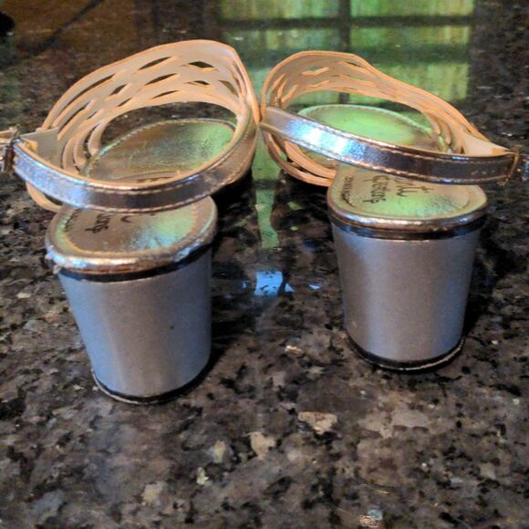 VTG Elegant Creations Silver Sandals Size 8.5 - Picture 4 of 12